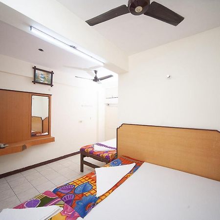 Spot On 38565 Hotel Surya Thiruvengadam St Ченай Екстериор снимка